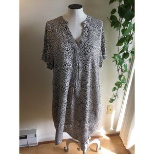 Black and tan patterned dress